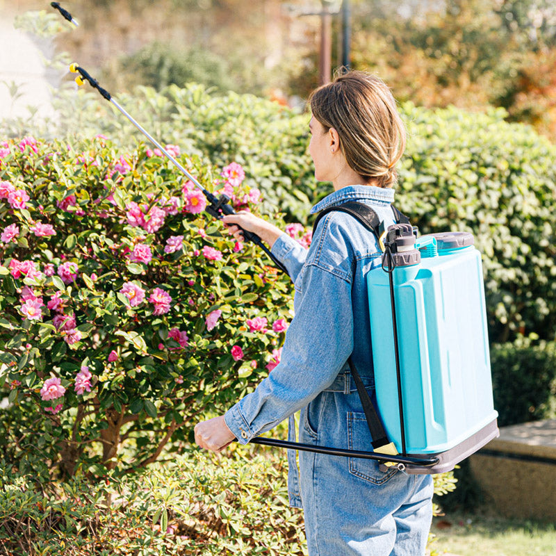 Multifunctional manual watering can, gardening watering high-pressure sprayer, comfortable and breathable large-capacity watering bottle
