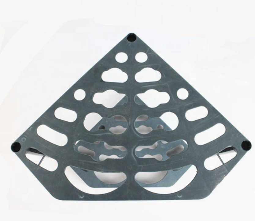 Sector-shaped tool rack with fabric bag storage solution